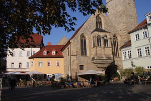Wenigemarkt square, or Lesser Market. The exit from the Merchants Bridge, on this side, is under a Methodist Church.