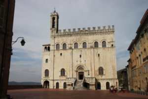 The Palazzo dei Consoli (Palace of the Consuls), anchoring the manmade Piazza Grande. The wall that keeps visitors from falling off the square is visible (sort of) at lower left.